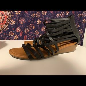 American Eagle Sandals